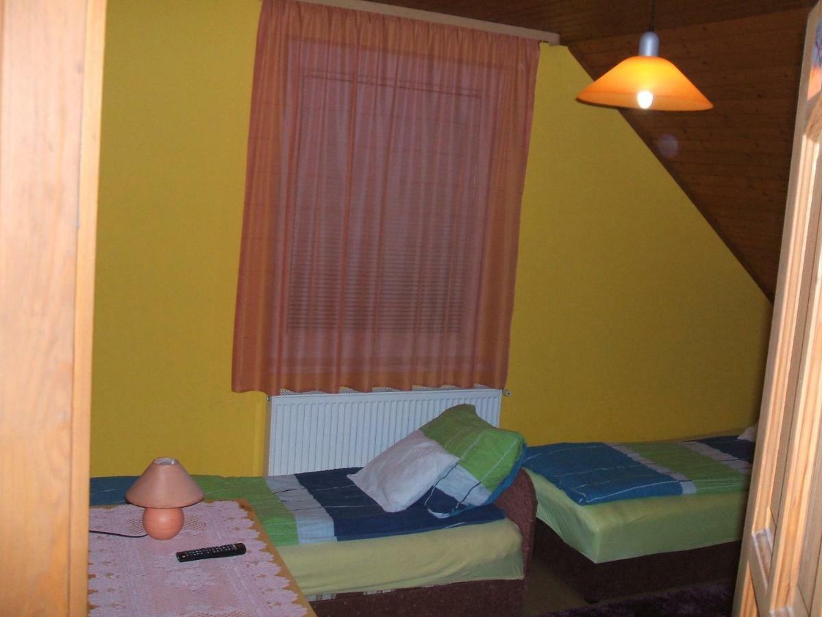 To Vendeghaz Hotel Debrecen Eksteriør billede