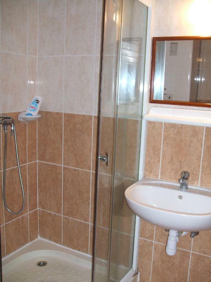 To Vendeghaz Hotel Debrecen Eksteriør billede